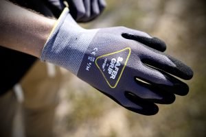 Read more about the article Enhancing Truckers’ Safety: Nitrile Coated Gloves on the Road